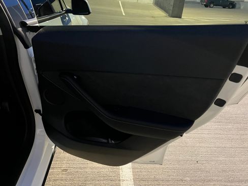 Used 2022 Tesla Model Y Performance image 10