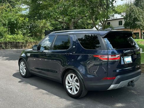 Used 2017 Land Rover Discovery HSE AWD/4WD image 2