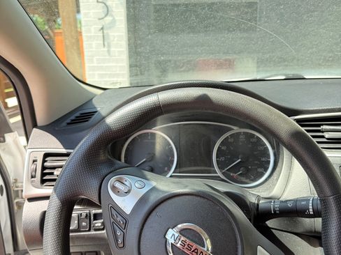 Used 2018 Nissan Sentra S FWD image 10