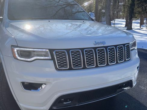 Used 2019 Jeep Grand Cherokee Overland image 2