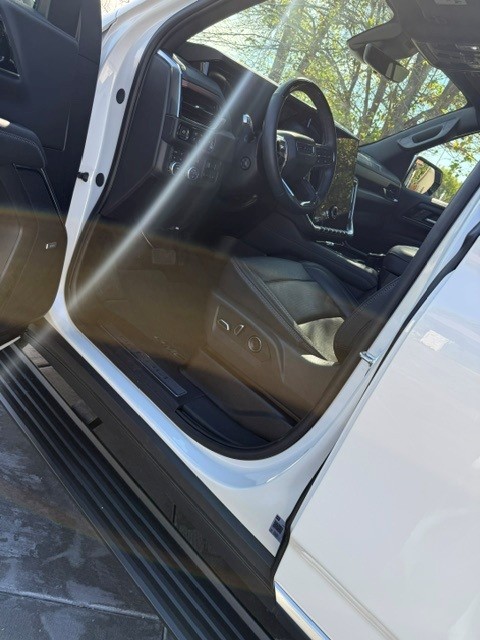 Used 2025 GMC Yukon Denali w/ Denali Reserve Package AWD/4WD image 5