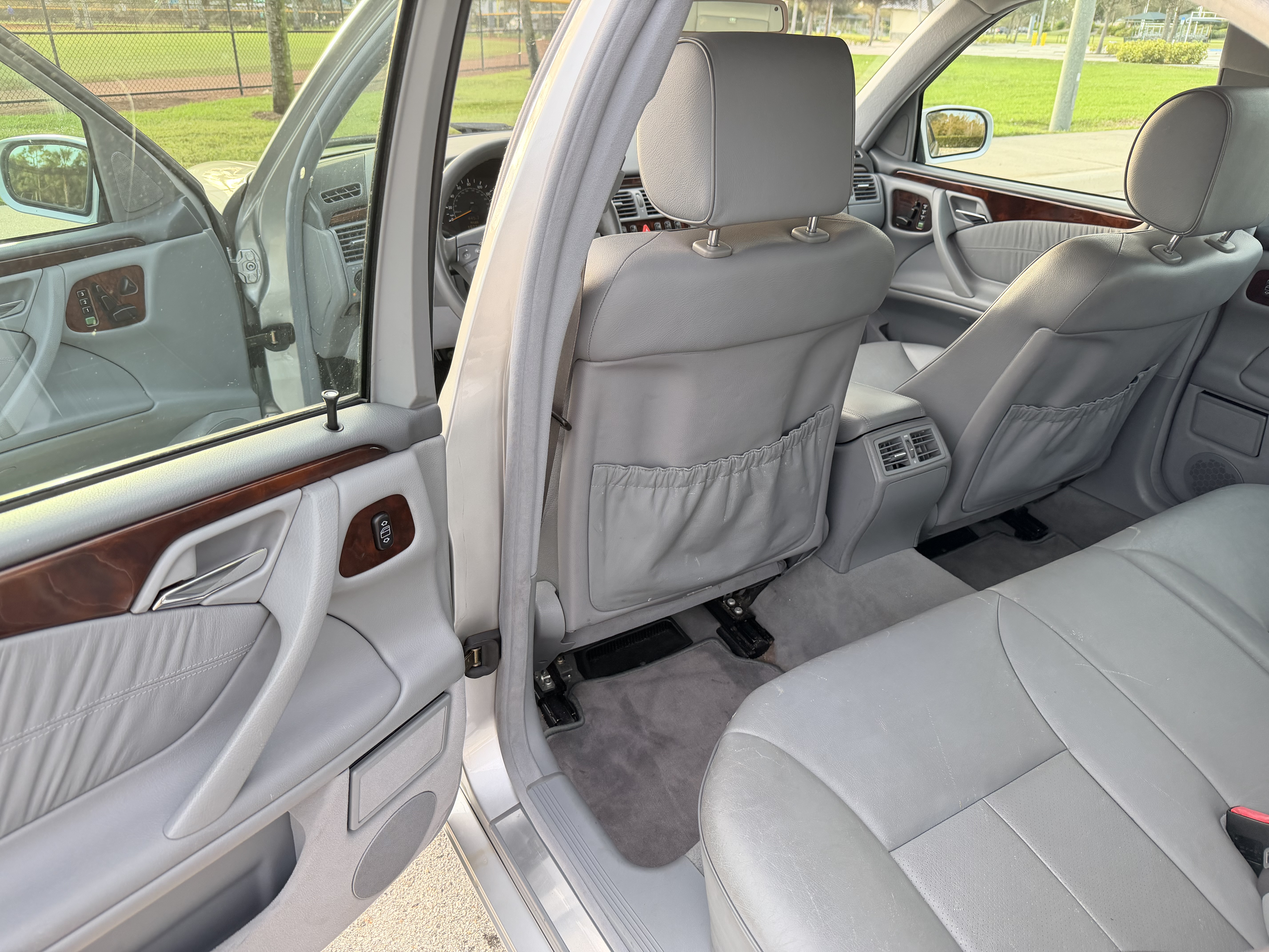 Used 2001 Mercedes-Benz E 430 4MATIC Sedan image 4