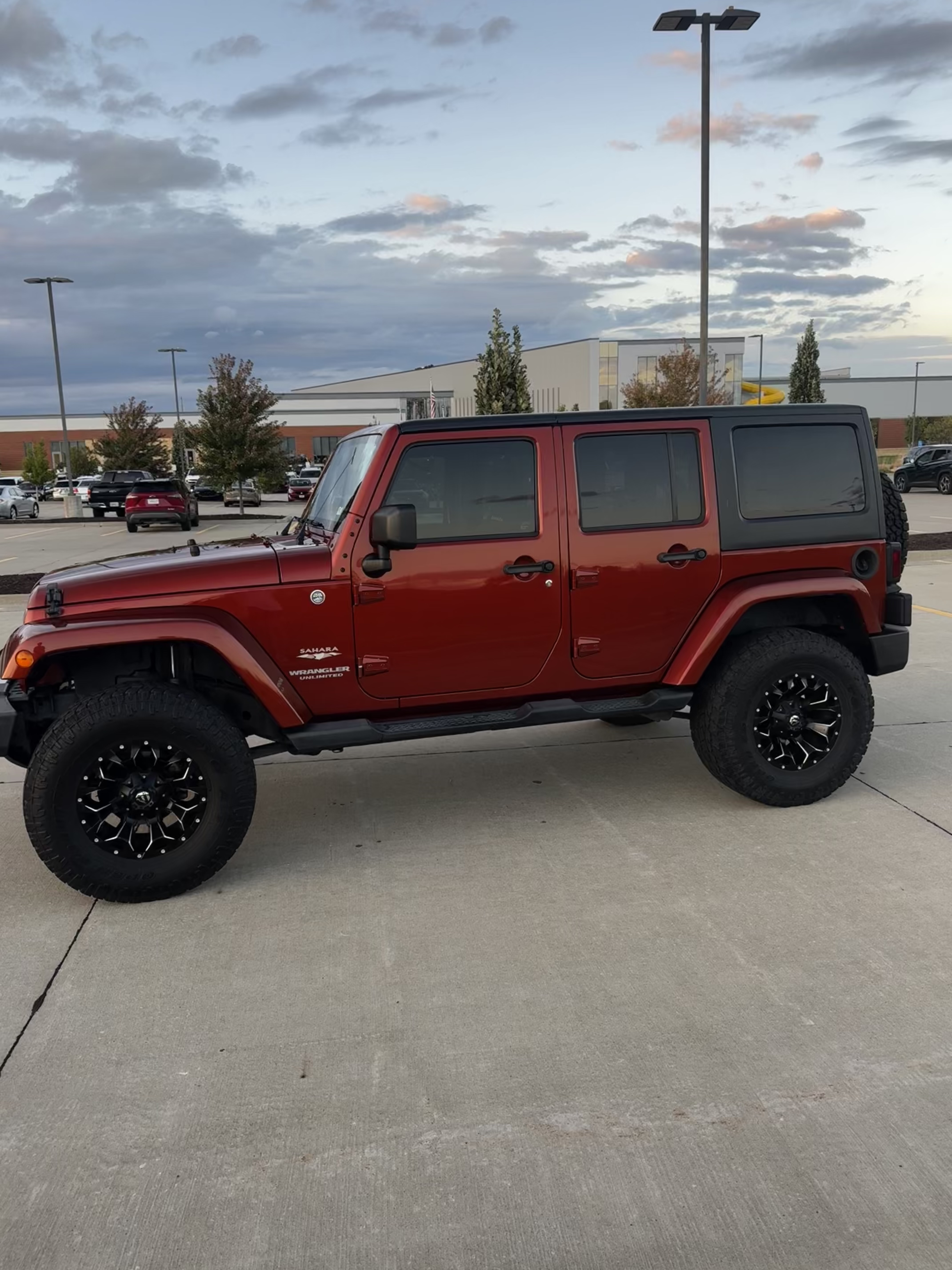 Used 2014 Jeep Wrangler Unlimited Sahara w/ Trailer Tow Group AWD/4WD image 4