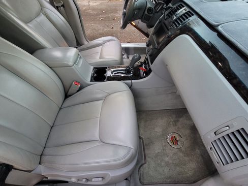 Used 2008 Cadillac DTS w/ Sun And Navigation Package image 10