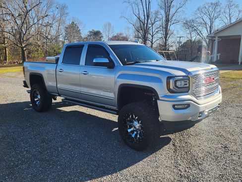 Used 2018 GMC Sierra 1500 Denali w/ Denali Ultimate Package image 10