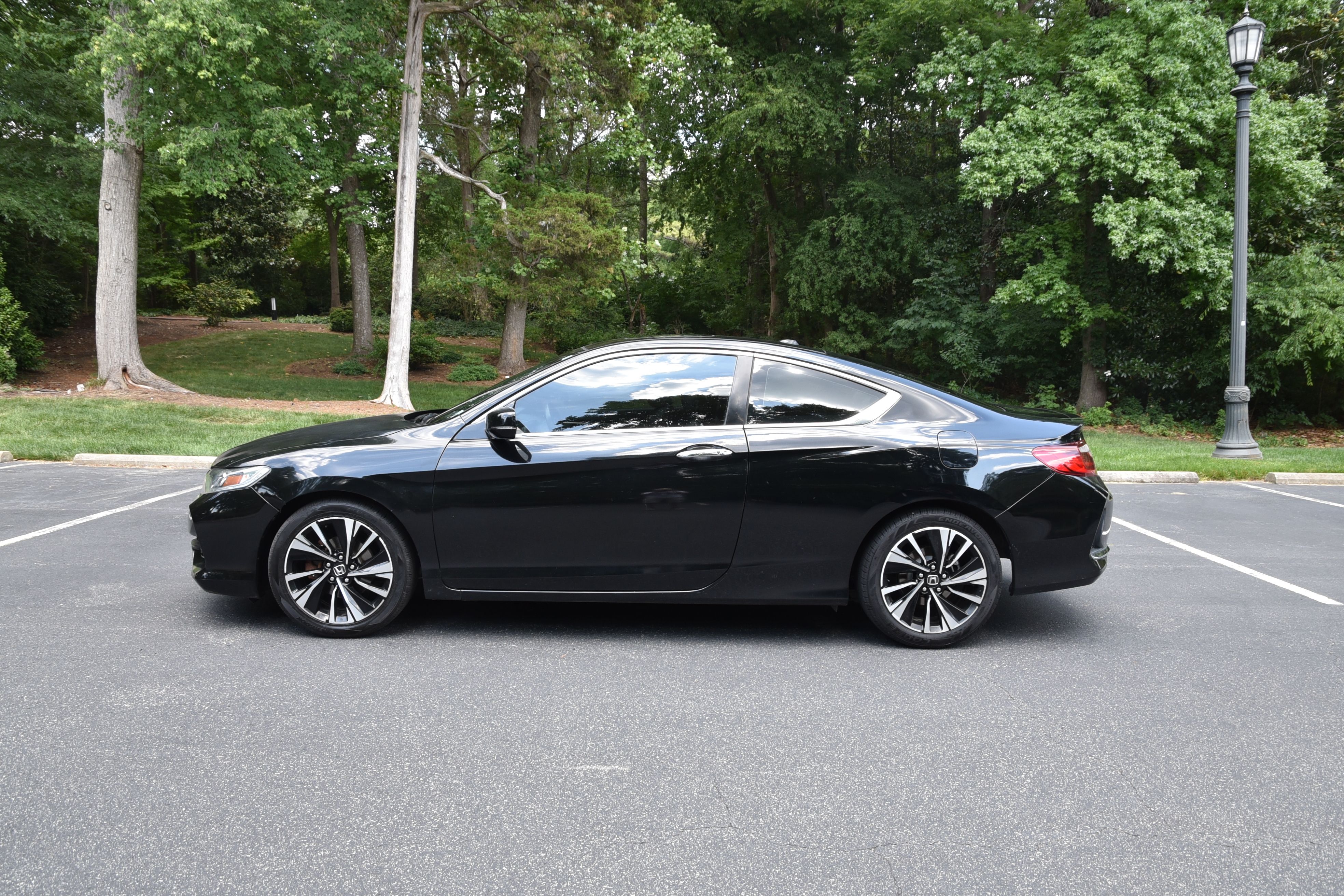 Used 2017 Honda Accord EX-L image 1