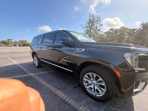 Used 2024 GMC Yukon XL Denali w/ Advanced Technology Package RWD image 5