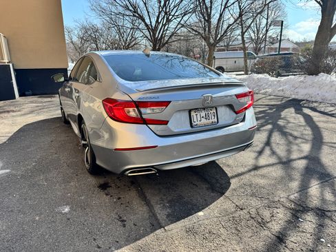 Used 2019 Honda Accord Sport image 9