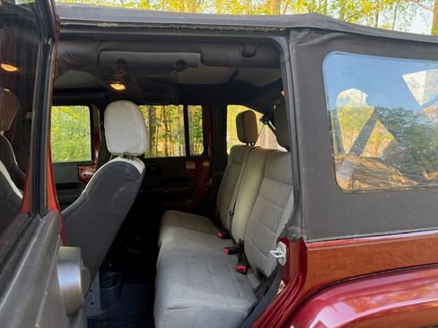 Used 2007 Jeep Wrangler Unlimited Sahara image 4