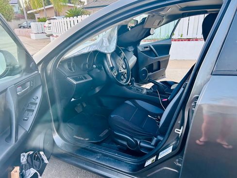 Used 2013 MAZDA MAZDA3 i Touring w/ Preferred Equipment Pkg image 8