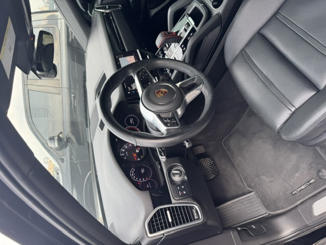 Used 2022 Porsche Cayenne Coupe AWD/4WD image 17