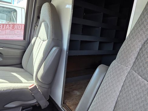 Used 2008 Chevrolet Express 3500 RWD image 11