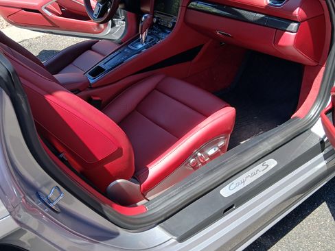 Used 2017 Porsche 718 Cayman S image 15