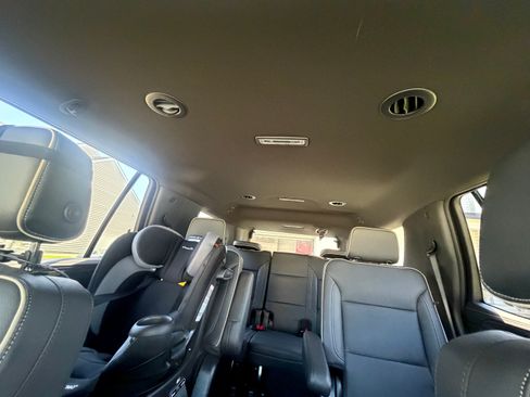 Used 2024 GMC Yukon SLT w/ SLT Luxury Package AWD/4WD image 26