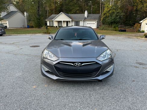 Used 2015 Hyundai Genesis 3.8 image 10