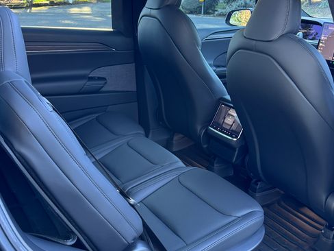 Used 2024 Tesla Model X Standard Sport Utility 4D image 17