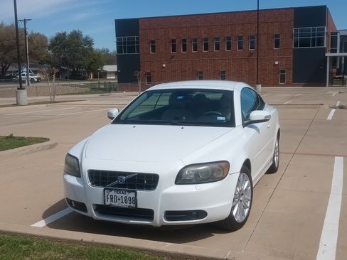 Used 2009 Volvo C70 T5 image 1