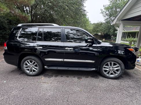 Used 2014 Lexus LX 570 4WD image 2