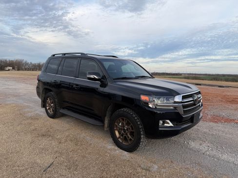 Used 2021 Toyota Land Cruiser Heritage Edition image 9