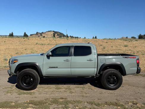 Used 2023 Toyota Tacoma TRD Off-Road AWD/4WD image 5