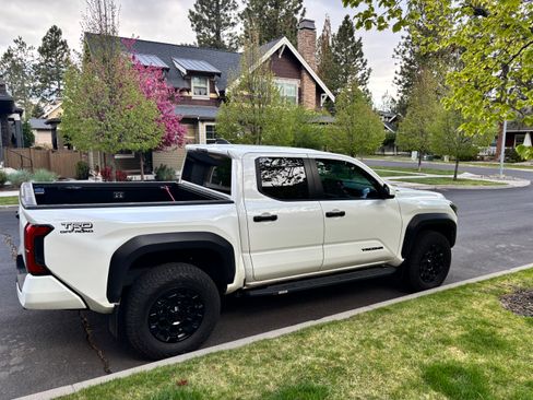 Used 2024 Toyota Tacoma TRD Off-Road image 2