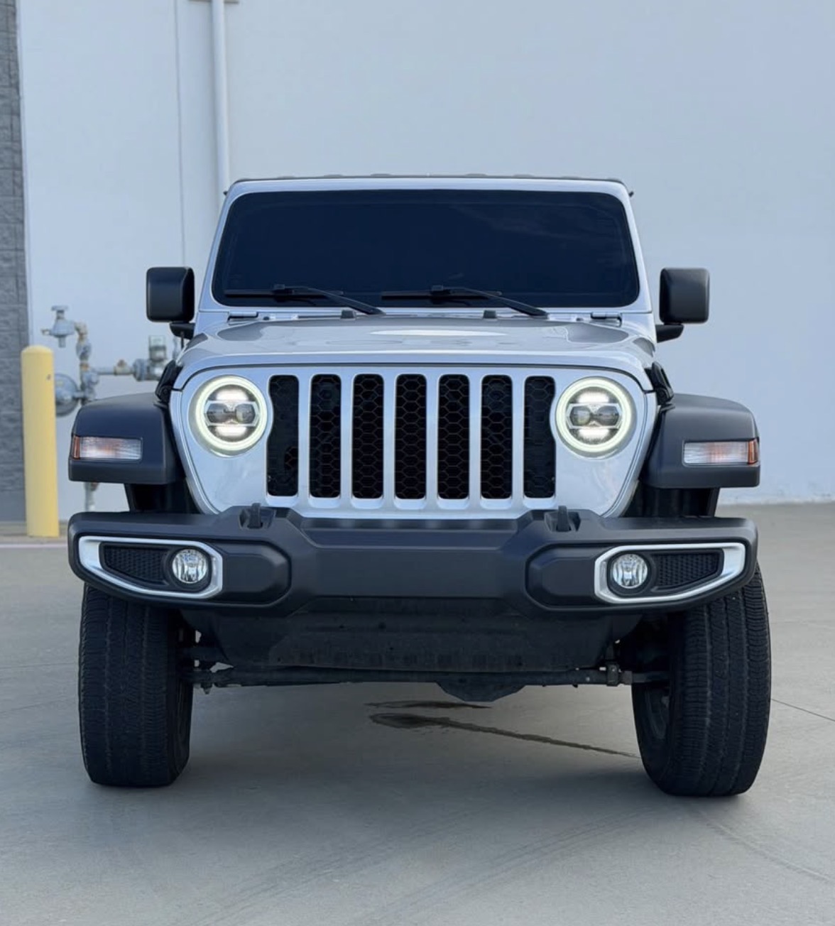 Used 2023 Jeep Gladiator Sport AWD/4WD image 2