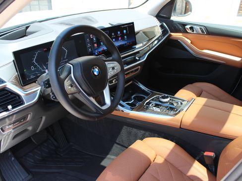 Used 2025 BMW X7 xDrive40i w/ Executive Package AWD/4WD image 8