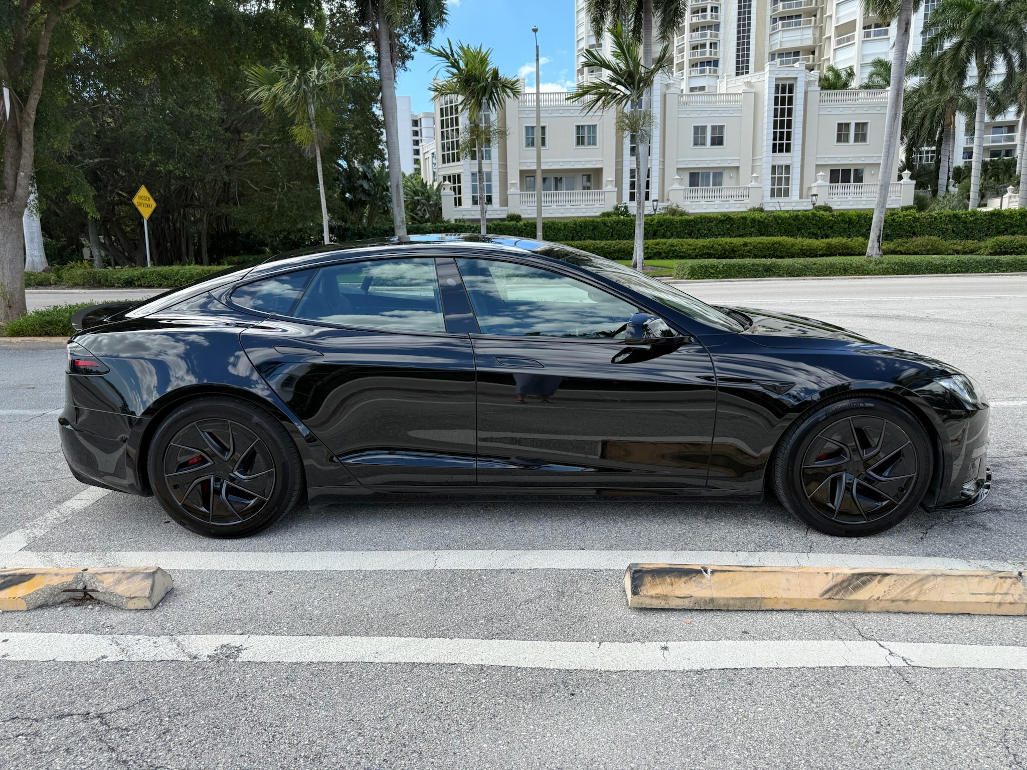 Used 2026 Tesla Model S Plaid AWD/4WD image 1