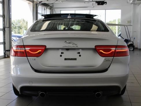 Used 2017 Jaguar XE Premium image 5