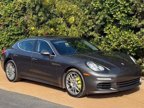 Used 2016 Porsche Panamera S RWD image 13