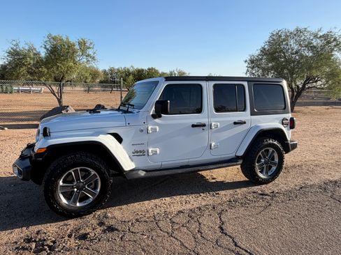 Used 2019 Jeep Wrangler Unlimited Sahara AWD/4WD image 2