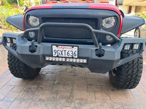 Used 2017 Jeep Wrangler Unlimited Rubicon w/ Connectivity Group image 13