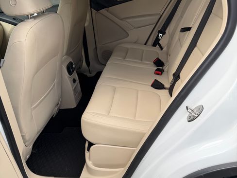 Used 2016 Volkswagen Tiguan S image 9