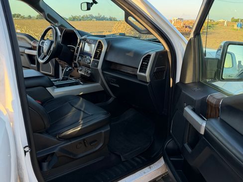 Used 2019 Ford F150 Lariat w/ Equipment Group 502A Luxury AWD/4WD image 17