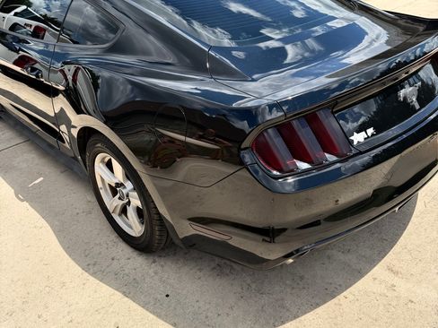 Used 2017 Ford Mustang Coupe RWD image 11