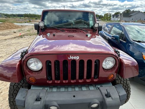 Used 2010 Jeep Wrangler Unlimited Sahara w/ Trailer Tow Group AWD/4WD image 2