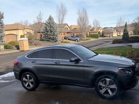 Used 2019 Mercedes-Benz GLC 300 4MATIC Coupe image 4