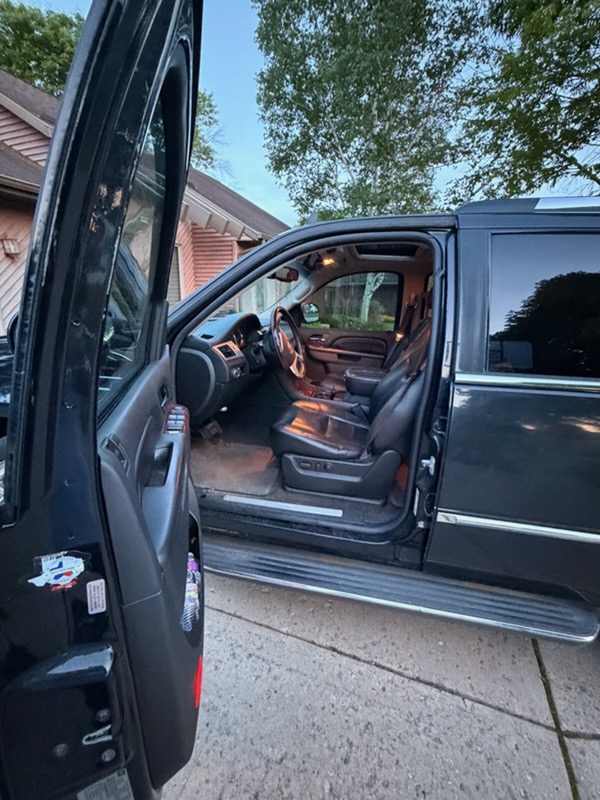 Used 2010 Cadillac Escalade Luxury AWD/4WD image 8