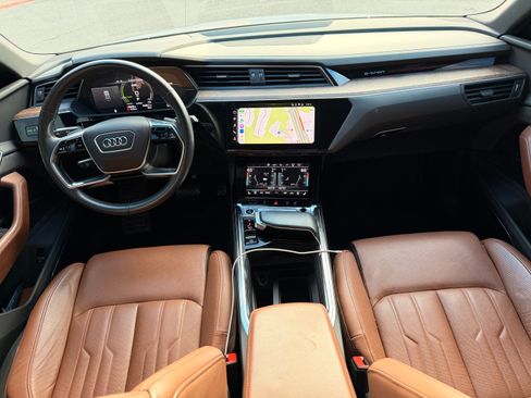 Used 2021 Audi e-tron Prestige w/ Prestige Package image 12