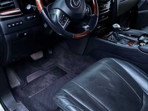 Used 2016 Lexus LX 570 4WD w/ Luxury Package image 19