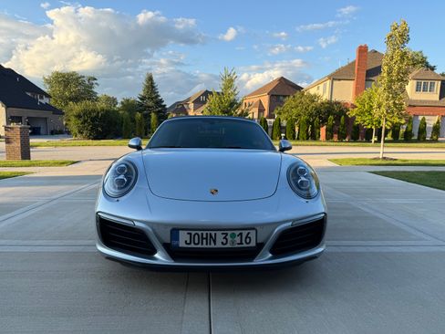 Used 2017 Porsche 911 Carrera 4 image 2