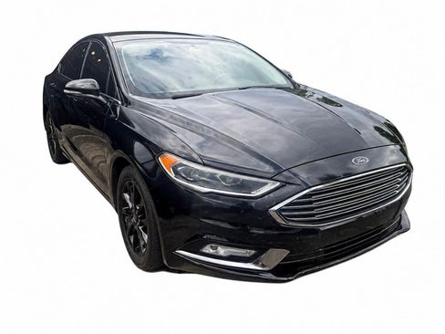 Used 2017 Ford Fusion SE w/ Fusion SE Technology Package FWD image 1