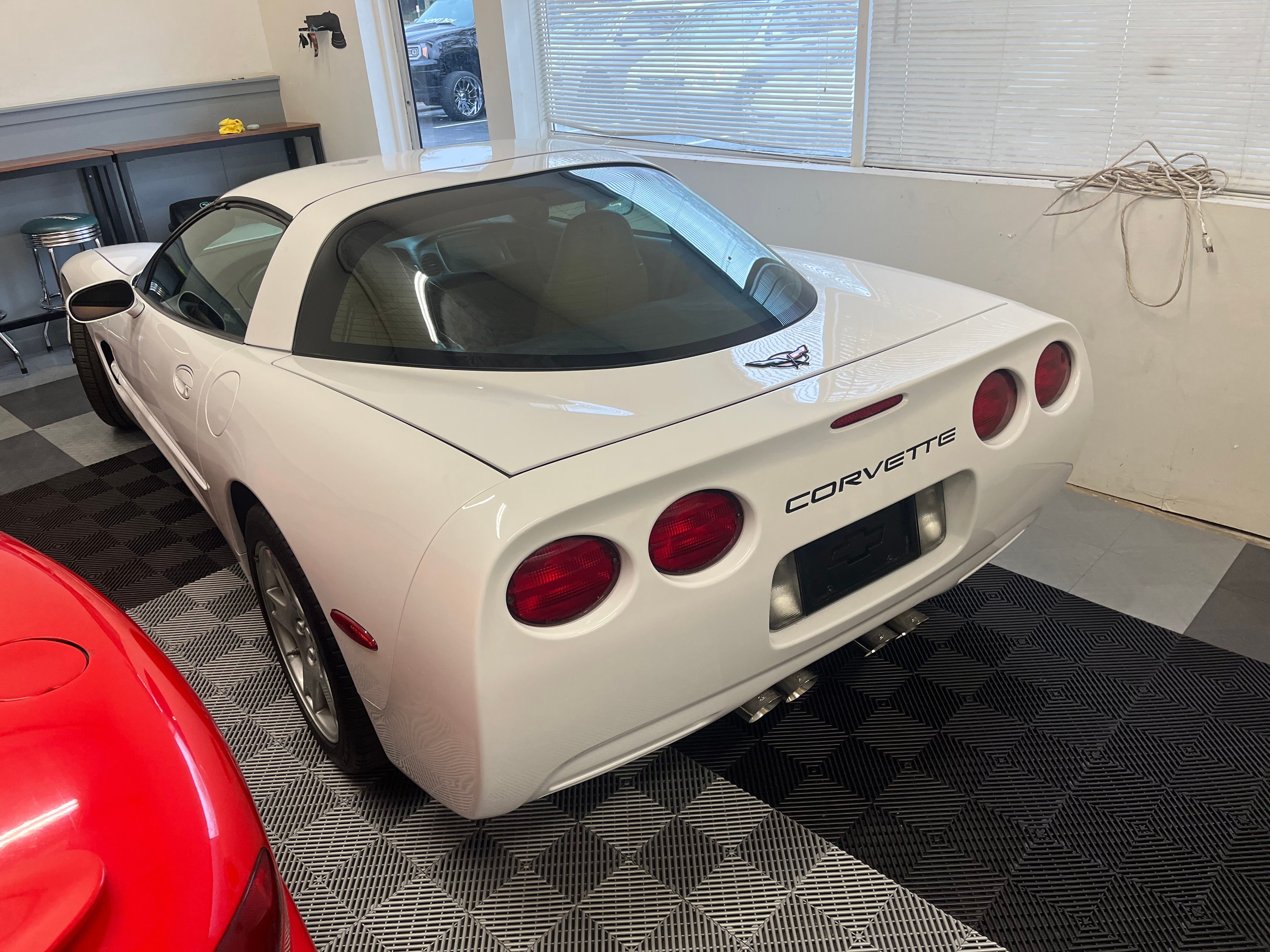 Used 1998 Chevrolet Corvette Coupe RWD image 14