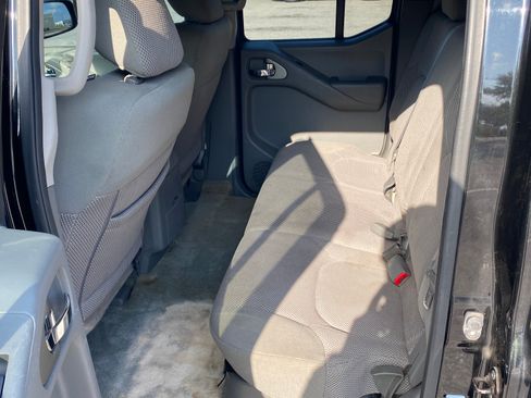 Used 2016 Nissan Frontier SV image 18