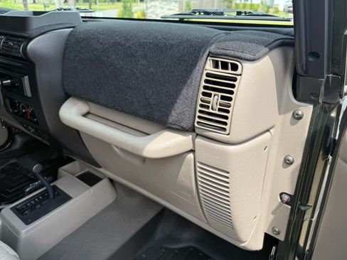 Used 2006 Jeep Wrangler Unlimited AWD/4WD image 13