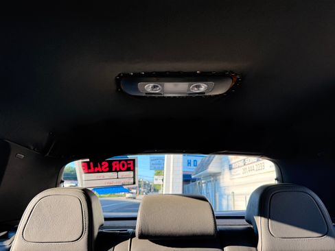Used 2008 Volkswagen R32 AWD/4WD image 14