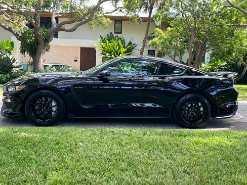 Used 2019 Ford Mustang Shelby GT350 w/ Technology Package RWD image 17