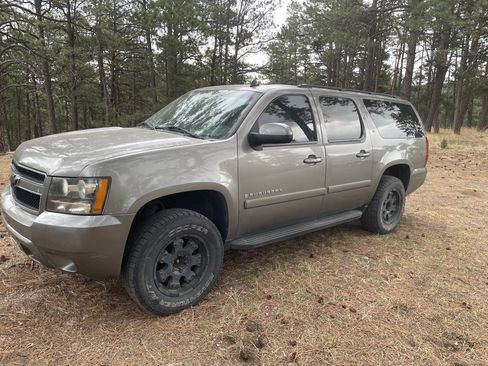 Used 2008 Chevrolet Suburban LT w/ LT Preferred Equipment Group image 1