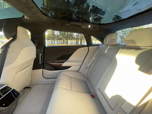 Used 2022 Lucid Air Grand Touring image 10