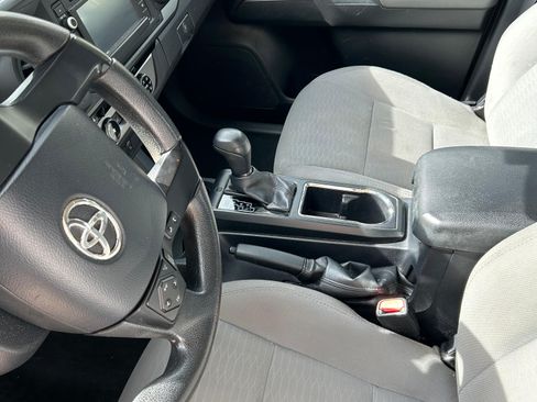 Used 2017 Toyota Tacoma SR image 4